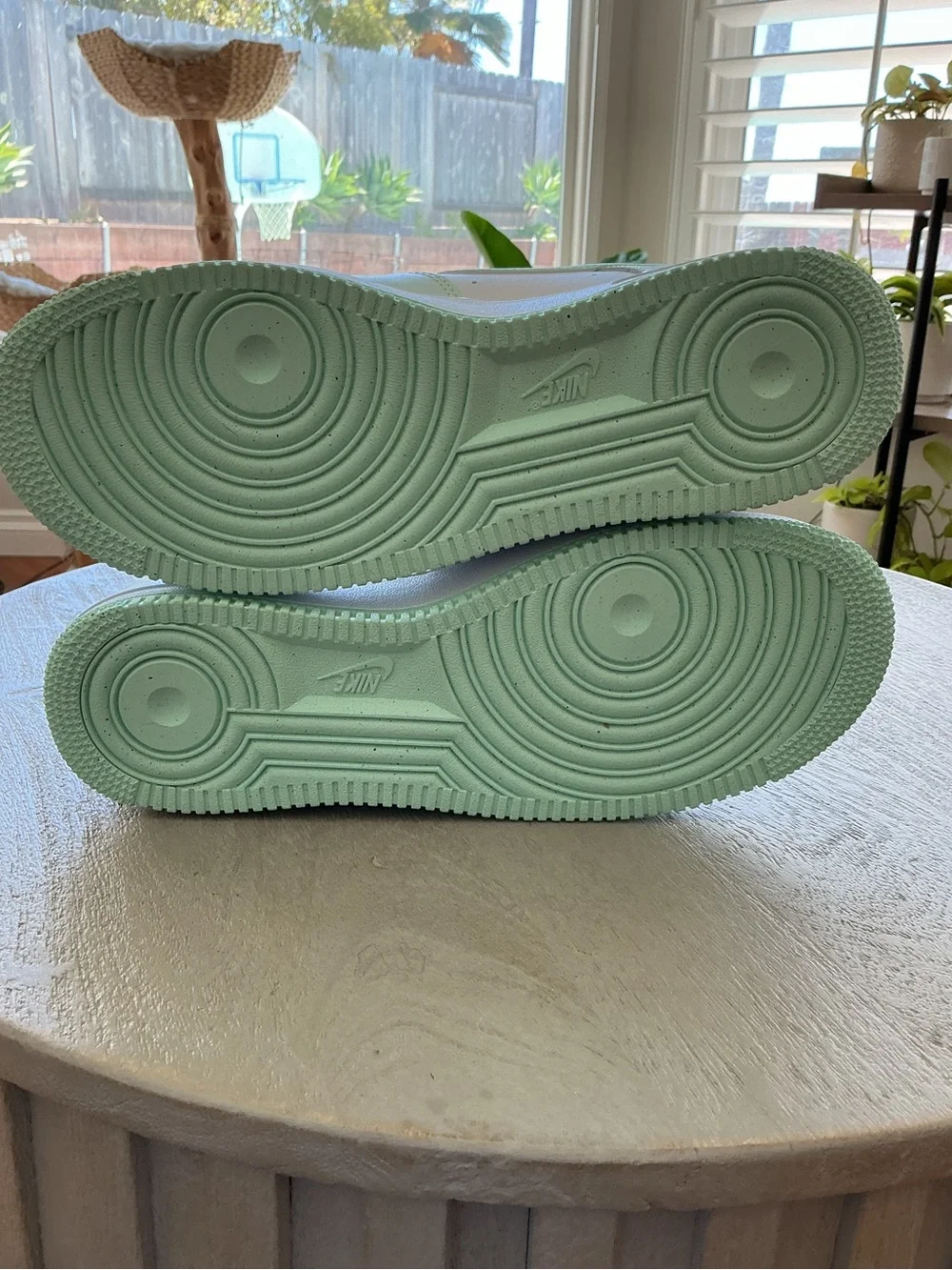 Nike Air Force 1 ‘07 White Barely Green Mint Low‎ Top Sneakers Men’s 10 Like New